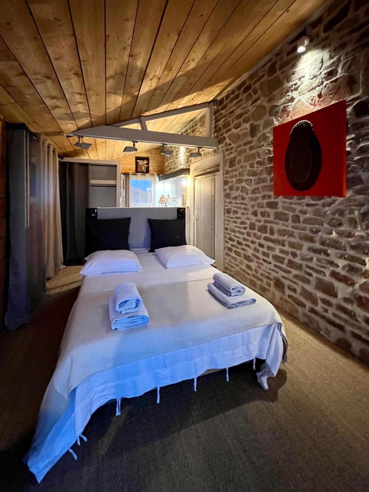 Galerie, Tumulus De La Hogue Hotell Fontenay-le-Marmion Exteriör bild